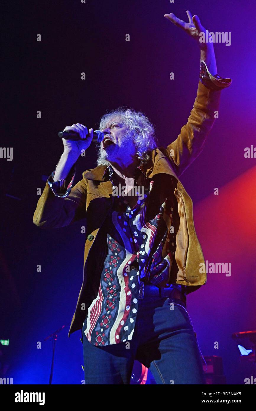 LONDON, ENGLAND – OKTOBER 31: Bob Geldof von „The Boomtown Rats“ trat im Rahmen ihrer 50. Jubiläumsreise am 31. Oktober 202 in Eventim Apollo auf Stockfoto