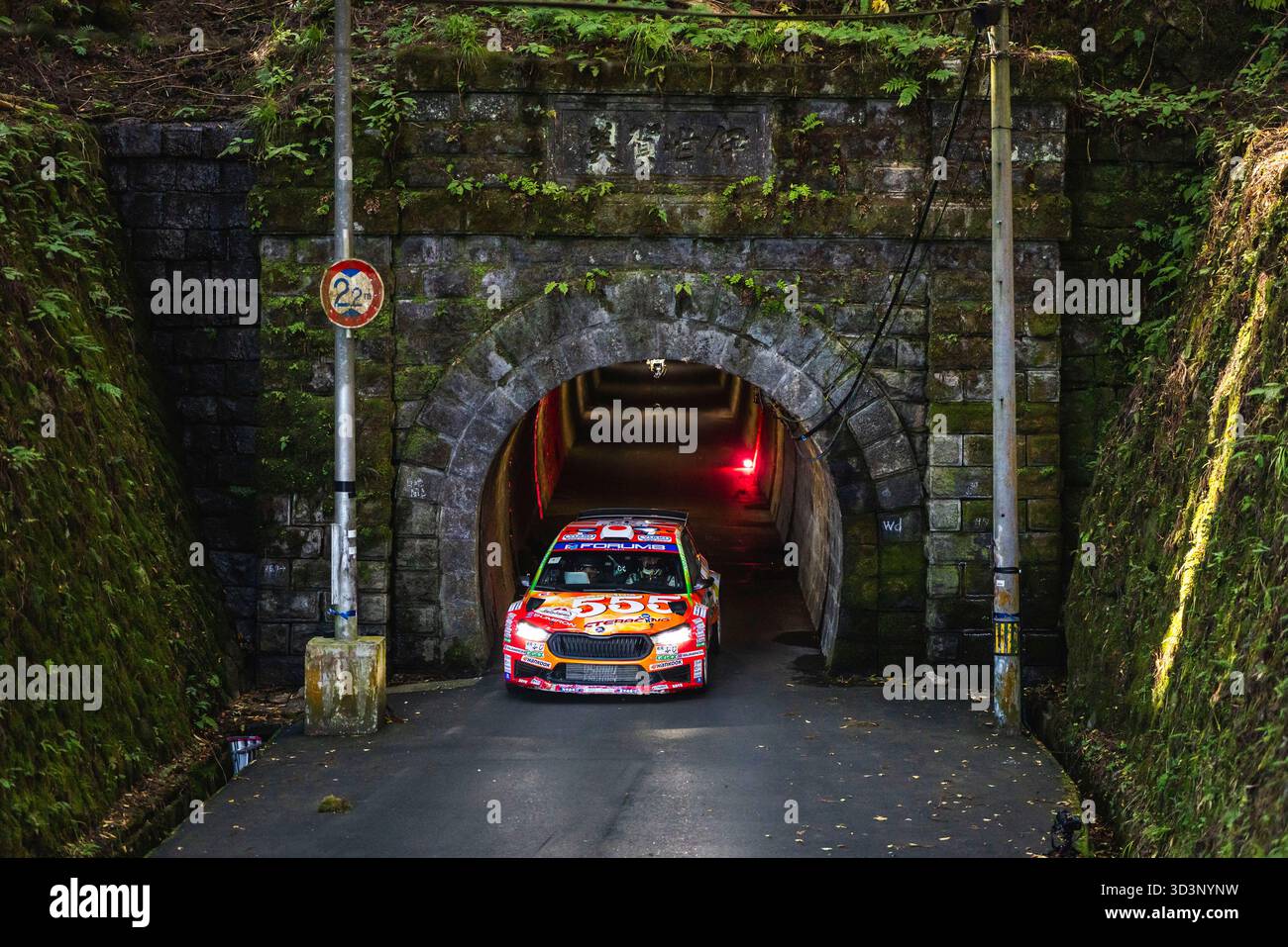 32 Osamu FUKUNAGA, Misako SAIDA, Skoda Fabia RS Rally2, Aktion während der Rallye 2025, Japan. , . WRC World Rallye Car Championship, vom 6. Bis 9. November 2025 in Toyota, Aichi, Japan - Foto Nikos Katikis/DPPI Credit: DPPI Media/Alamy Live News Stockfoto