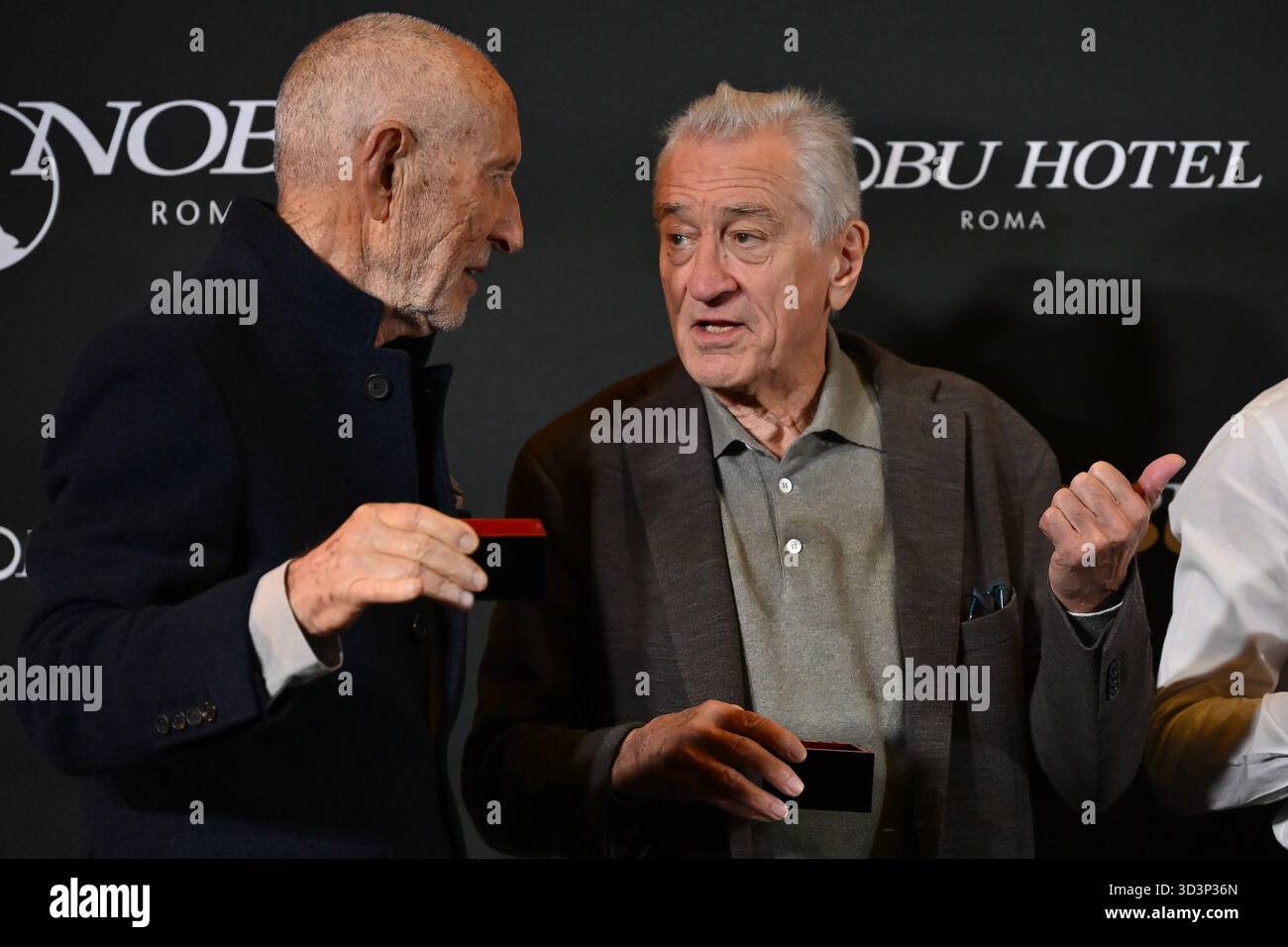 Rom, Italien. November 2025. Meir Teper und Robert de Niro nehmen am 6. November 2025 an der Eröffnung des Nobu Hotels im Nobu Hotel Rome in Rom teil. (Foto: Domenico Cippitelli/NurPhoto) Credit: NurPhoto SRL/Alamy Live News Stockfoto