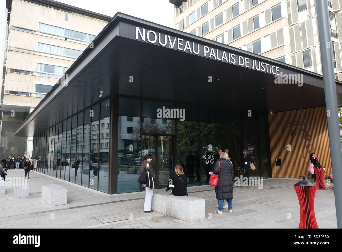 Außenansicht des neuen Gerichtsgebäudes in der Rue servient. Stockfoto