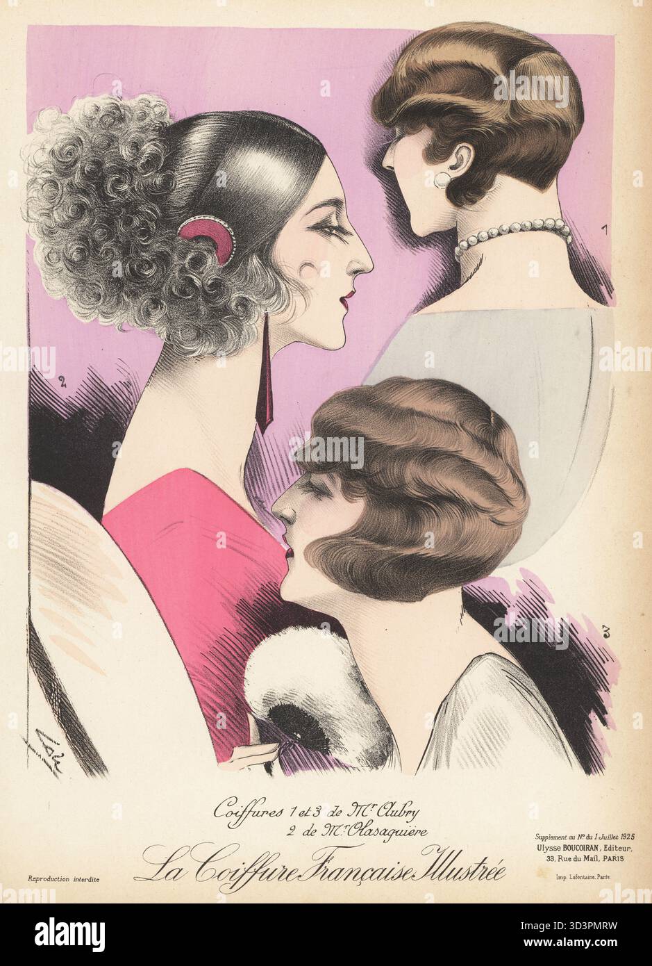 Modische Damenfrisuren, Paris, 1925. Models in kurzen welligen Bobs von Aubry 1,3 und Modell im Profil mit Art-Deco-Bandana, das krause Locken von Olasaguiere 2 zurückhält. Coiffures de Mr. Aubry, de Mr. Olasaguiere. Chromolithograph von Geo aus La Coiffure Francaise Illustrée, französisches Friseurmagazin herausgegeben von Ulysse Boucoiran, 33 rue de Mail, Paris, Juli 1925. Stockfoto