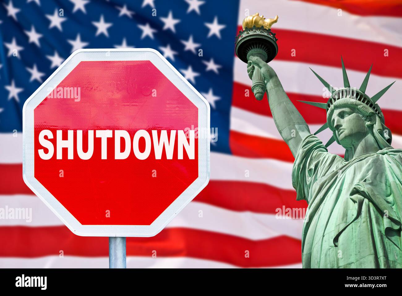 Rotes Stoppschild mit dem Text Shutdown, Freiheitsstatue und Hintergrund der US-amerikanischen Kamerafahne, Shutdown-Konzept der US-Regierung Stockfoto