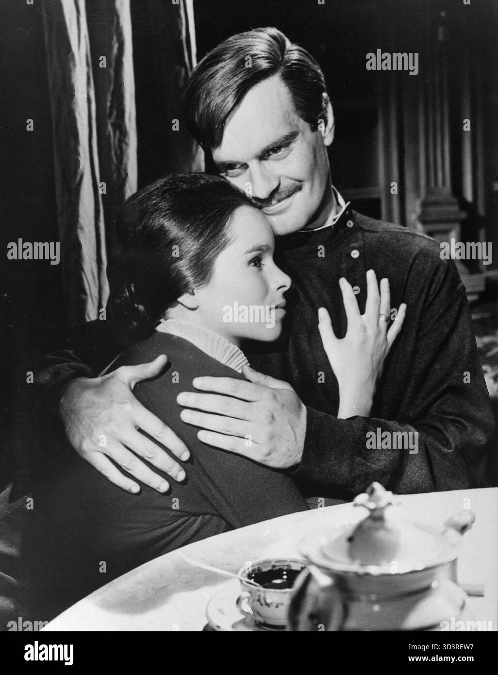 Die Schauspieler Geraldine Chaplin und Omar Sharif im Film Doctor Shiwago, USA 1965 Stockfoto