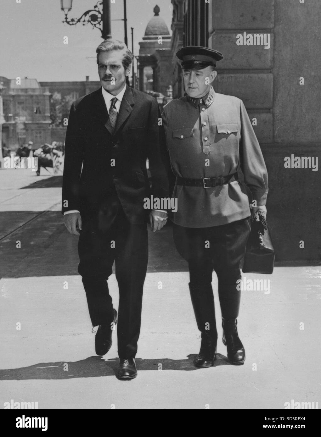Die Schauspieler Omar Sharif und Alec Guinness im Film Doctor Shiwago, USA 1965 Stockfoto