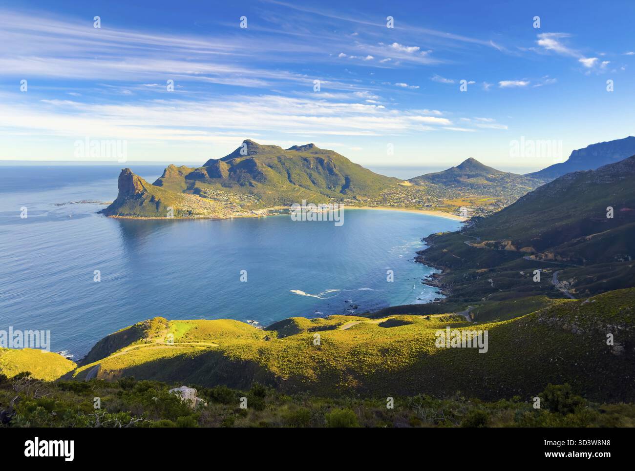 Hout Bay Küstenlandschaft mit Fynbos-Flora in Kapstadt, Südafrika Stockfoto