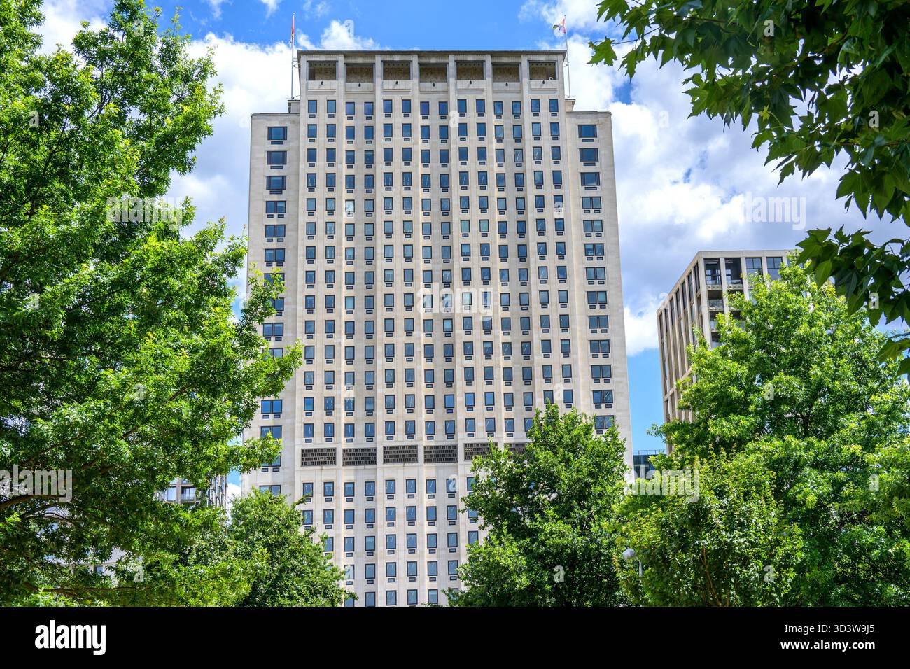 London, Großbritannien. Shell Centre (1957) in der South Bank - globaler Hauptsitz des Ölmajors Shell plc. Stockfoto