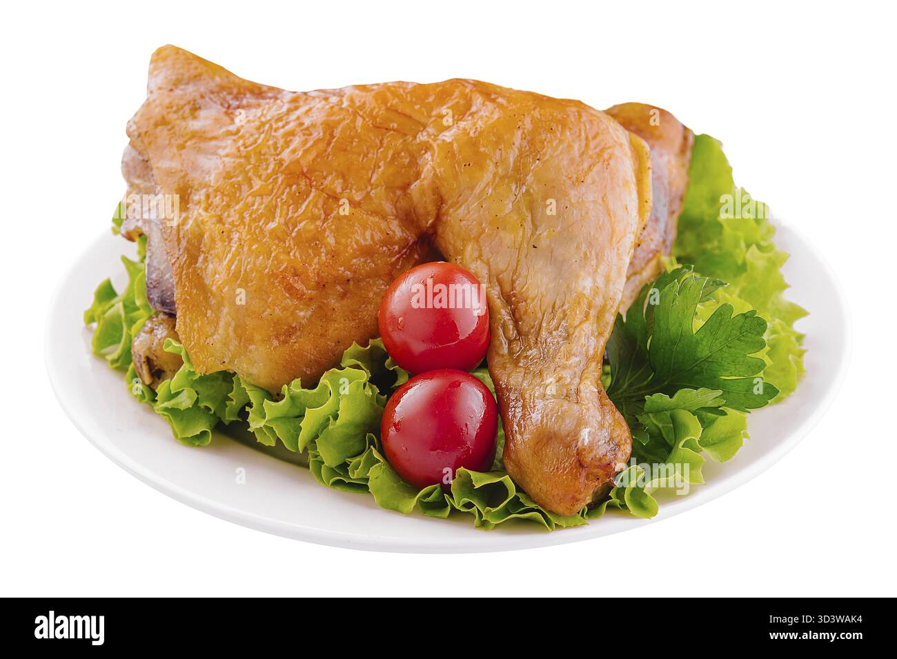 Essen, geräuchertes Huhn liegt auf einem grünen Salatblatt Stockfoto