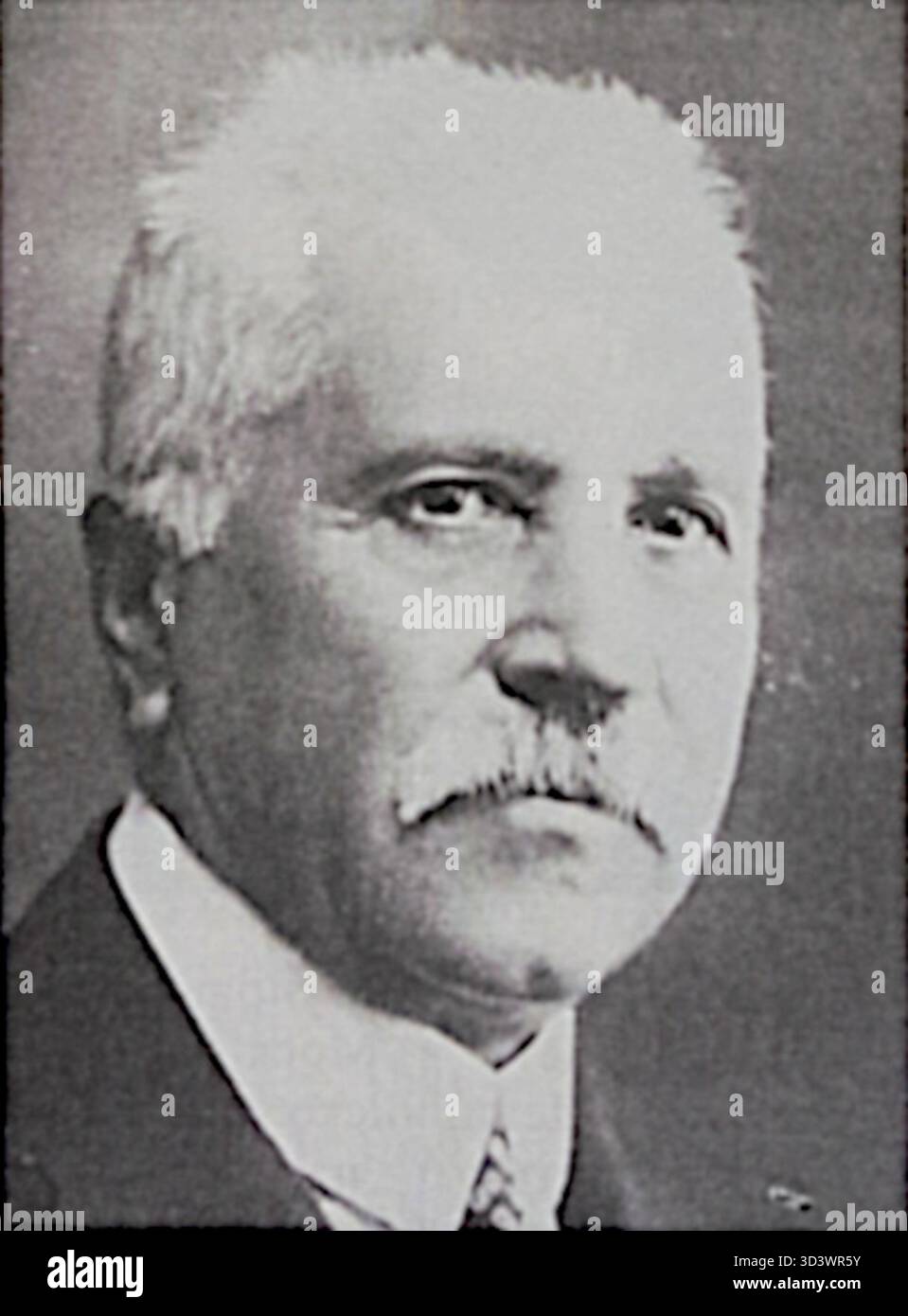 Petar Gudew war eine bemerkenswerte Figur vom späten 19. Bis Anfang des 20. Jahrhunderts. 1863 geboren und 1932 verstorben, leistete er bedeutende Beiträge auf seinem Gebiet, wahrscheinlich in Bulgarien, während einer Zeit des politischen und sozialen Wandels. Sein Werk oder sein Einfluss wird in historischen Aufzeichnungen anerkannt. Stockfoto