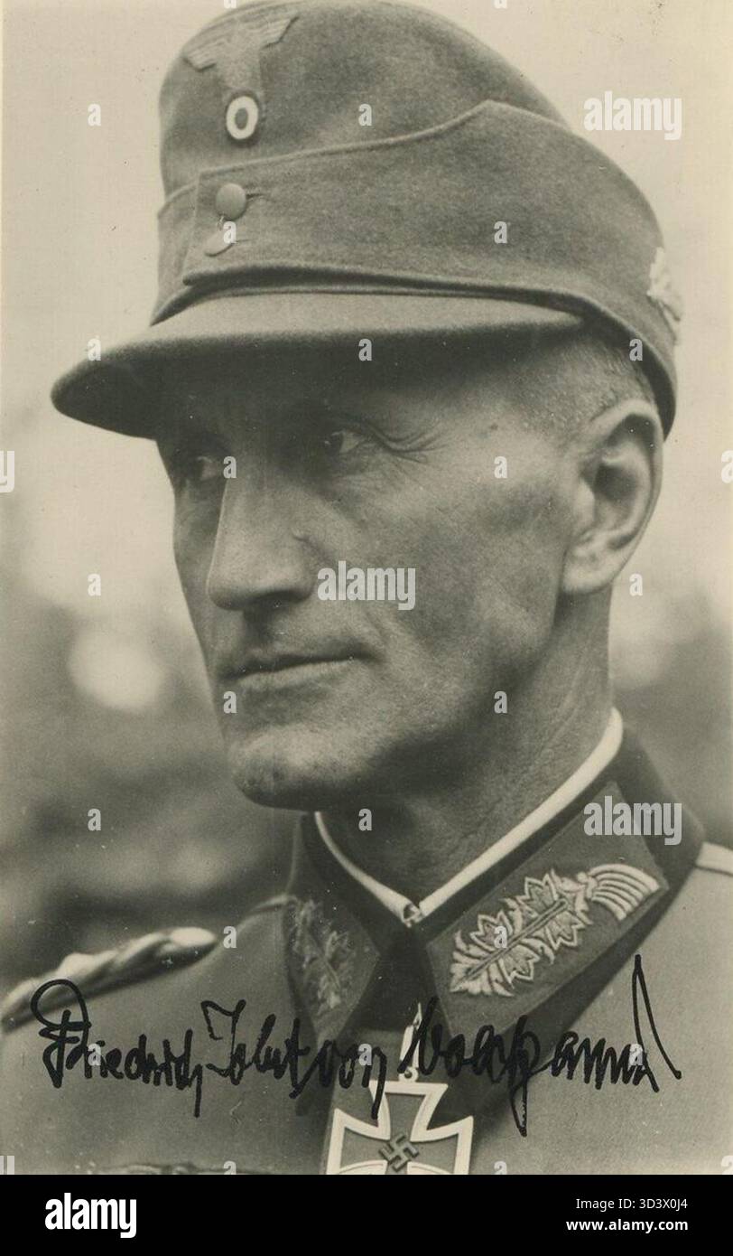 Dieses Porträt zeigt General Friedrich-Jobst Volckamer von Kirchensittenbach, eine bedeutende Militärfigur. Seine Führung und sein Dienst im 20. Jahrhundert hinterließen einen bleibenden Eindruck in der Militärgeschichte. Stockfoto