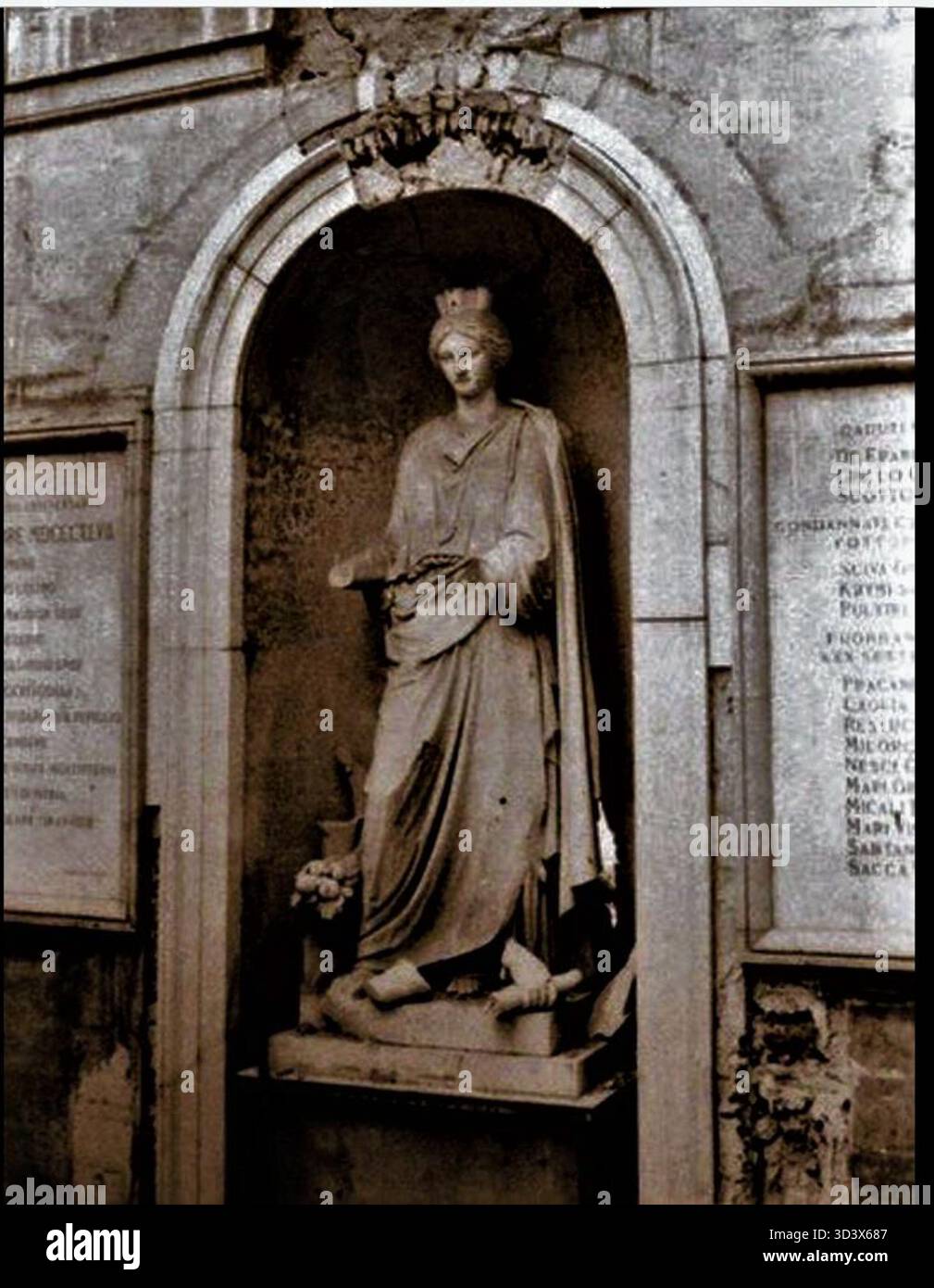 Ruinen der Kirche San Gregorio in Messina, zerstört durch das Erdbeben von 1908, entworfen von Filippo Juvarra im Jahr 1702. Stockfoto