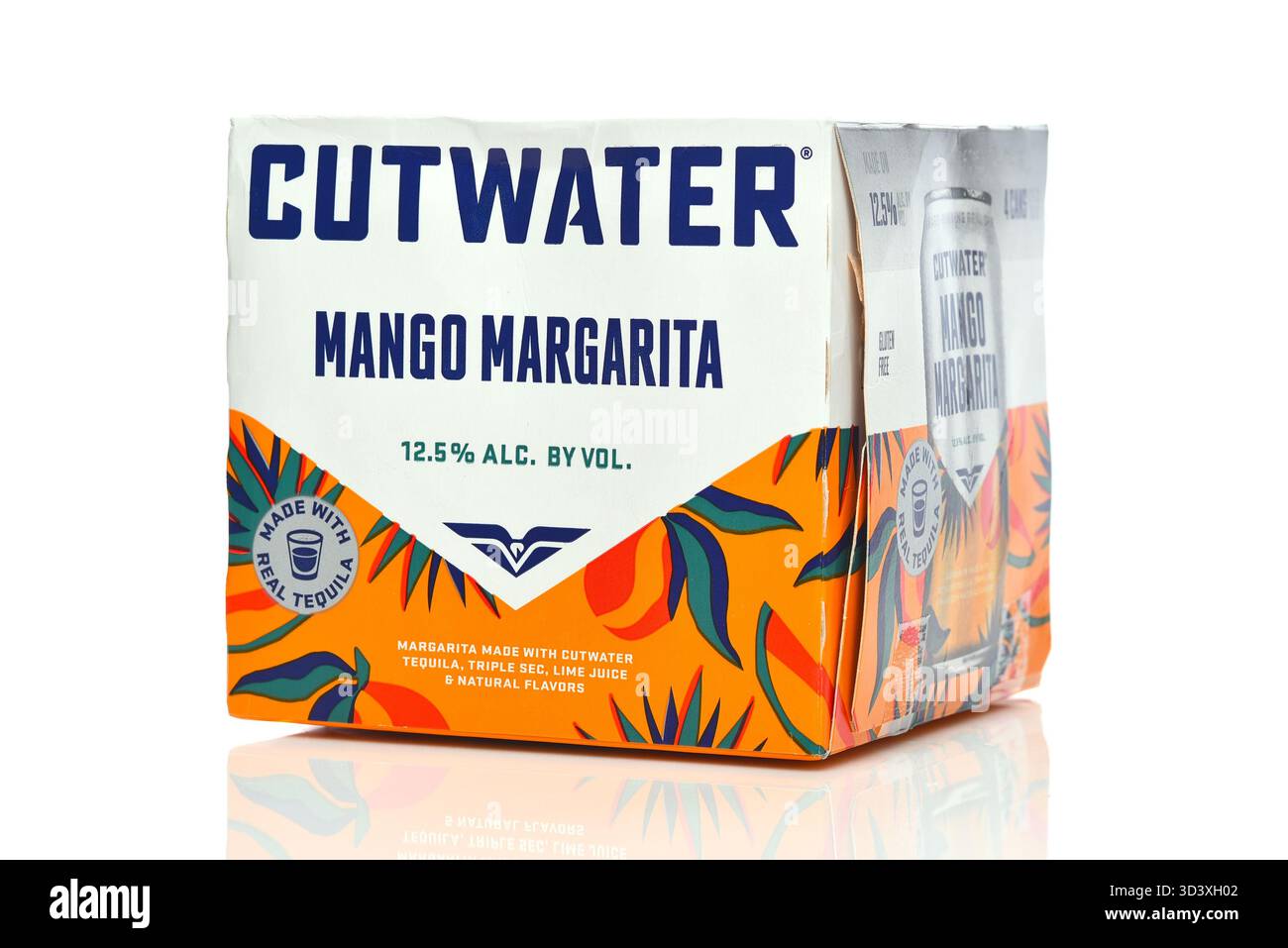 IRVINE, KALIFORNIEN - 07. November 2025: Eine Viererpackung mit Cut Water Mango Margarita-Dosen. Stockfoto