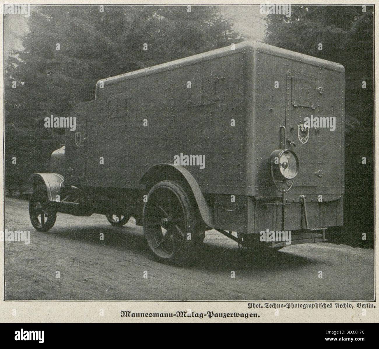 Der Mannesmann-Mulag-Panzerwagen, fotografiert um 1916, war ein deutsches Panzerfahrzeug, das während des Ersten Weltkriegs eingesetzt wurde. Stockfoto