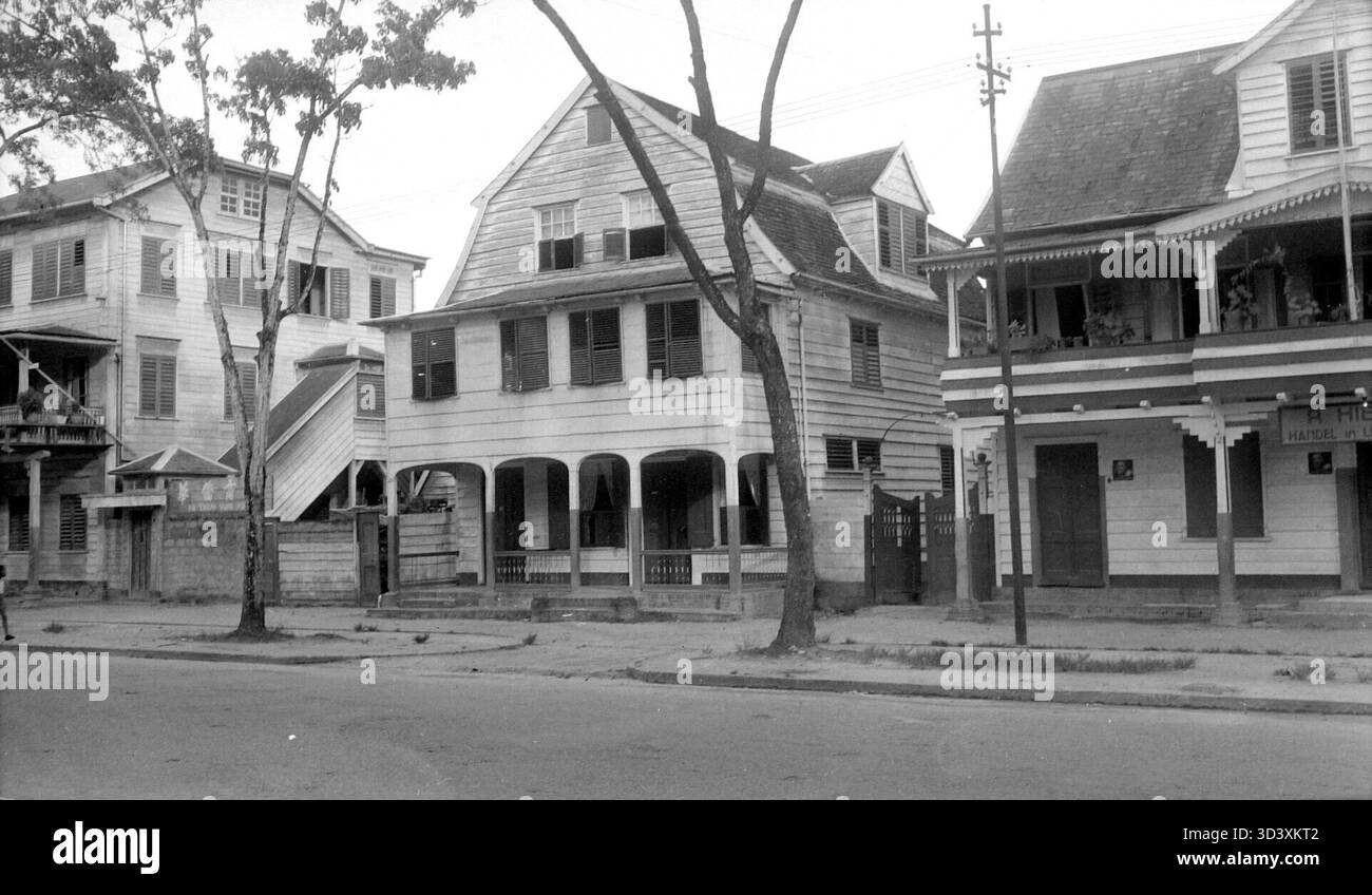 Domineestraat in Paramaribo, Suriname, fotografiert zwischen 1936 und 1937. Stockfoto