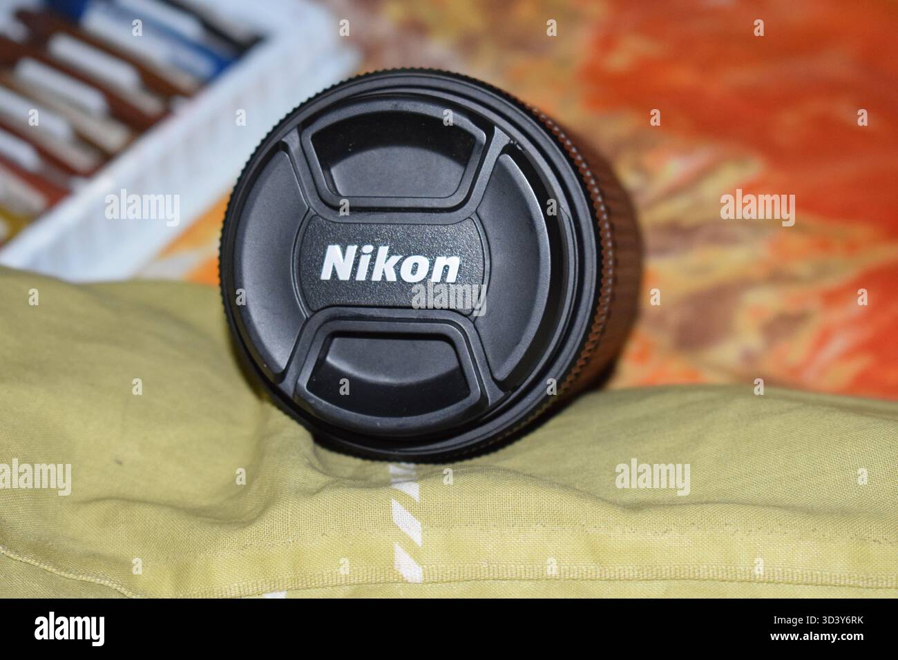 Nikon Objektivkappe – Schützen Sie Ihr Objektiv, Halten Sie Jeden Moment Fest Stockfoto