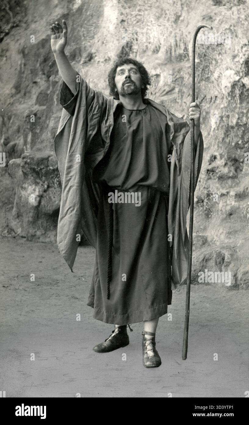 1917 wurde das Stück „Petrus en Pauwels/Paulus“ von Joost van den Vondel am Natuurtheater in Valkenburg aufgeführt. Unter der Regie von Dr. Van der Velden spielte Dr. Van der Velden die Rolle des Linus in dieser Theaterproduktion. Stockfoto