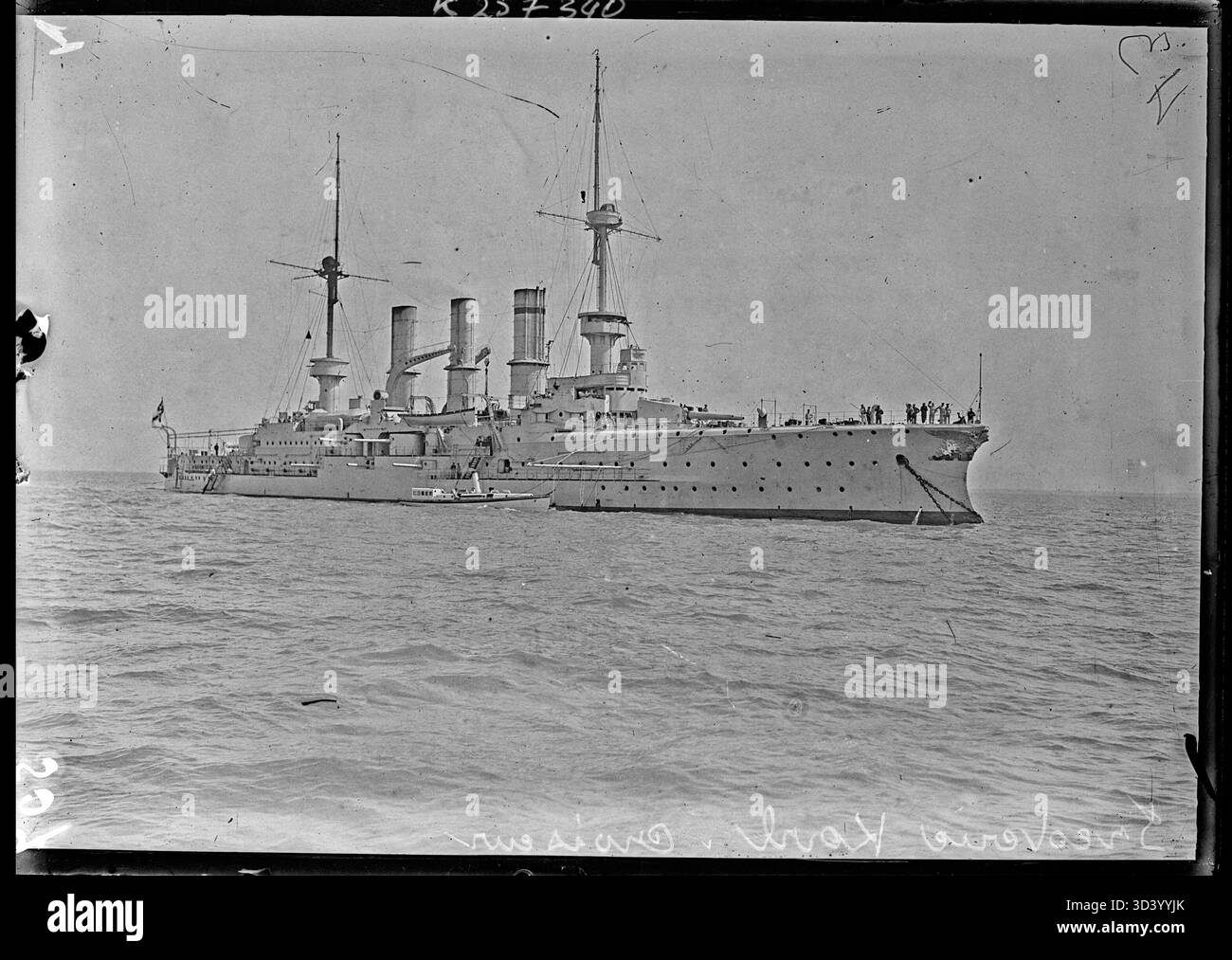 Das Foto, das zwischen 1904 und 1905 veröffentlicht wurde, zeigt SMS Friedrich Carl, ein Schiff der Kaiserlichen Marine. Es wurde auf einem Glasnegativ mit einer Größe von 13 x 18 cm aufgenommen. Stockfoto
