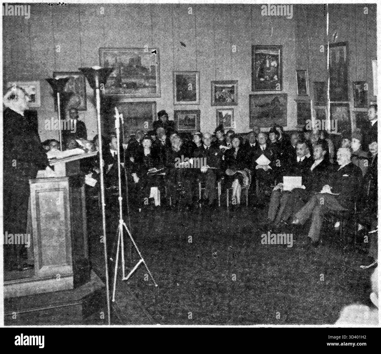 Eröffnung der Ausstellung „Onze Kunst van Heden“ im Rijksmuseum in Amsterdam durch Minister G. Bolkestein im Jahr 1939. Stockfoto