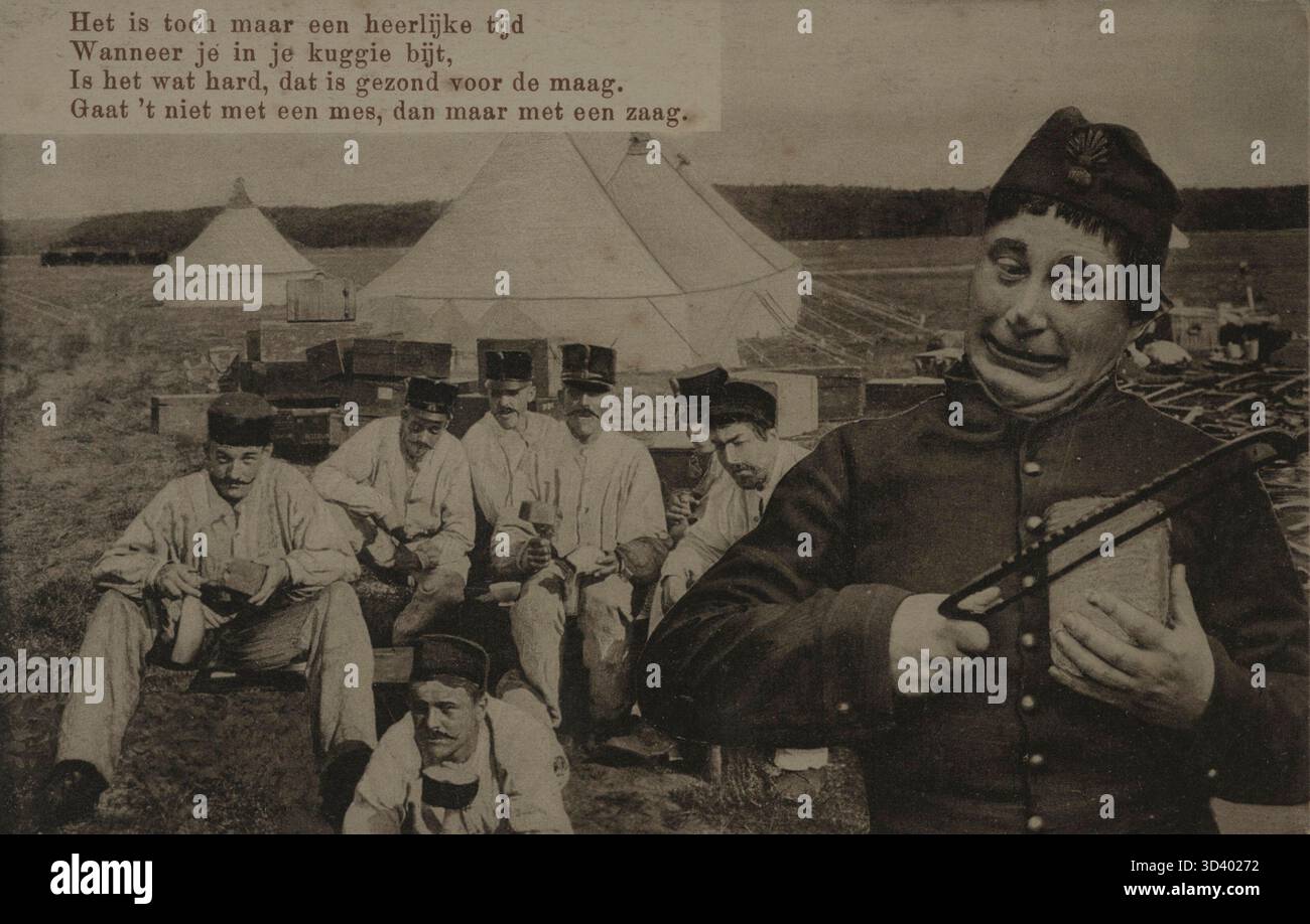 Zwischen 1914 und 1918 zeigt ein satirischer Cartoon niederländische Soldaten während der Mobilisierung. Ein Soldat versucht, ein hartes Stück Brot mit einer Säge zu schneiden, was die Kämpfe im Krieg mit Humor hervorhebt. Stockfoto