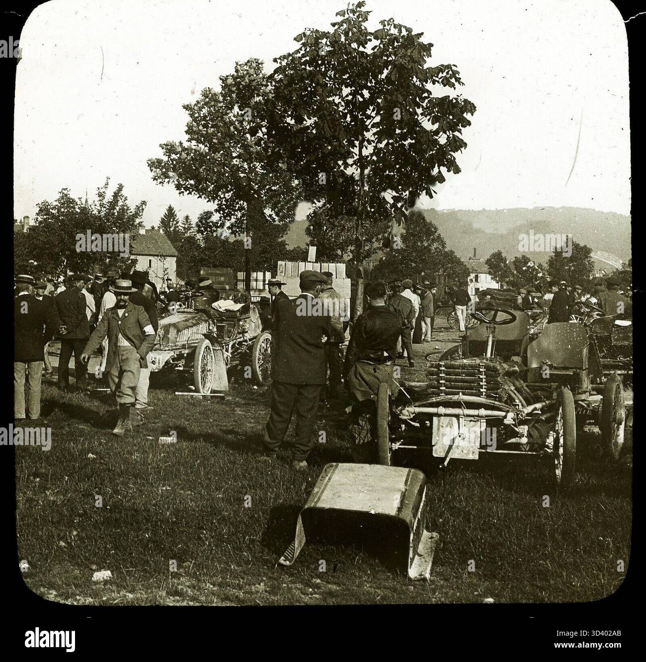 Marcel Renault gewann im April 1902 das Rennen Paris-Wien in Österreich, das zu einem Meilenstein in der Geschichte des Motorsports wurde. Stockfoto