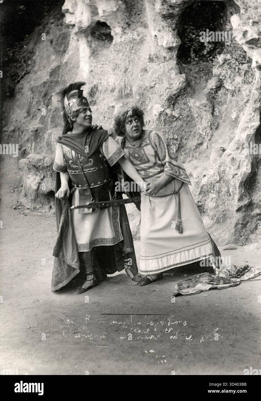 Im Jahr 1917 inszenierte das Natuurtheater in Valkenburg (Niederlande) *Petrus en Pauwels/Paulus* von Joost van den Vondel. Unter der Regie von Dr. Van der Velden waren die Schauspieler L. Kooyman als Agrippa und Van Hoven als Kaiser Nero. Stockfoto