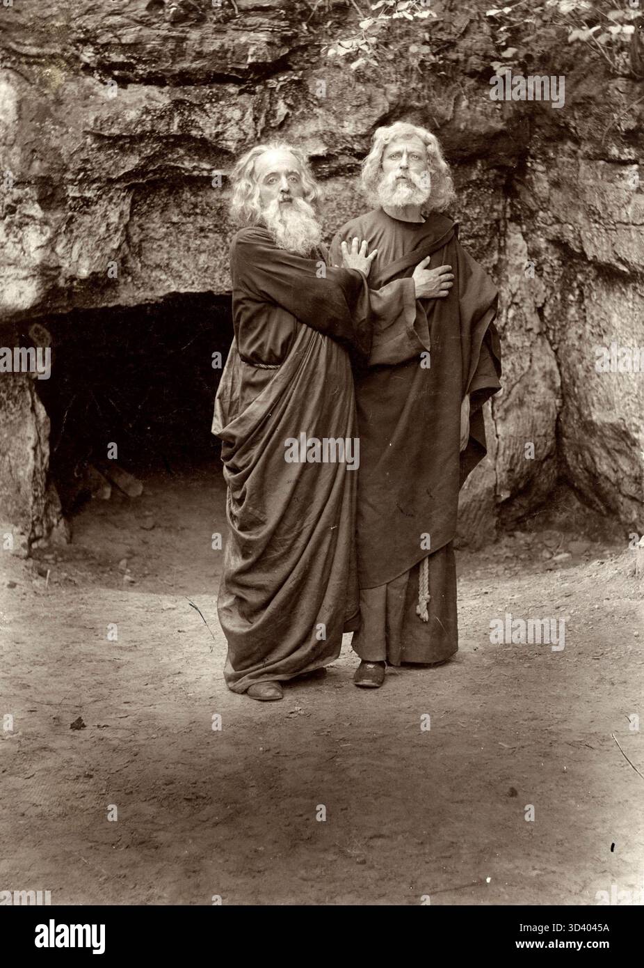 1917 wurde „Petrus en Pauwels/Paulus“ von Joost van den Vondel am Natuurtheater in Valkenburg/L. aufgeführt Regie führte Dr. Van der Velden. Das Foto zeigt die Apostel Peter und Paul. Stockfoto