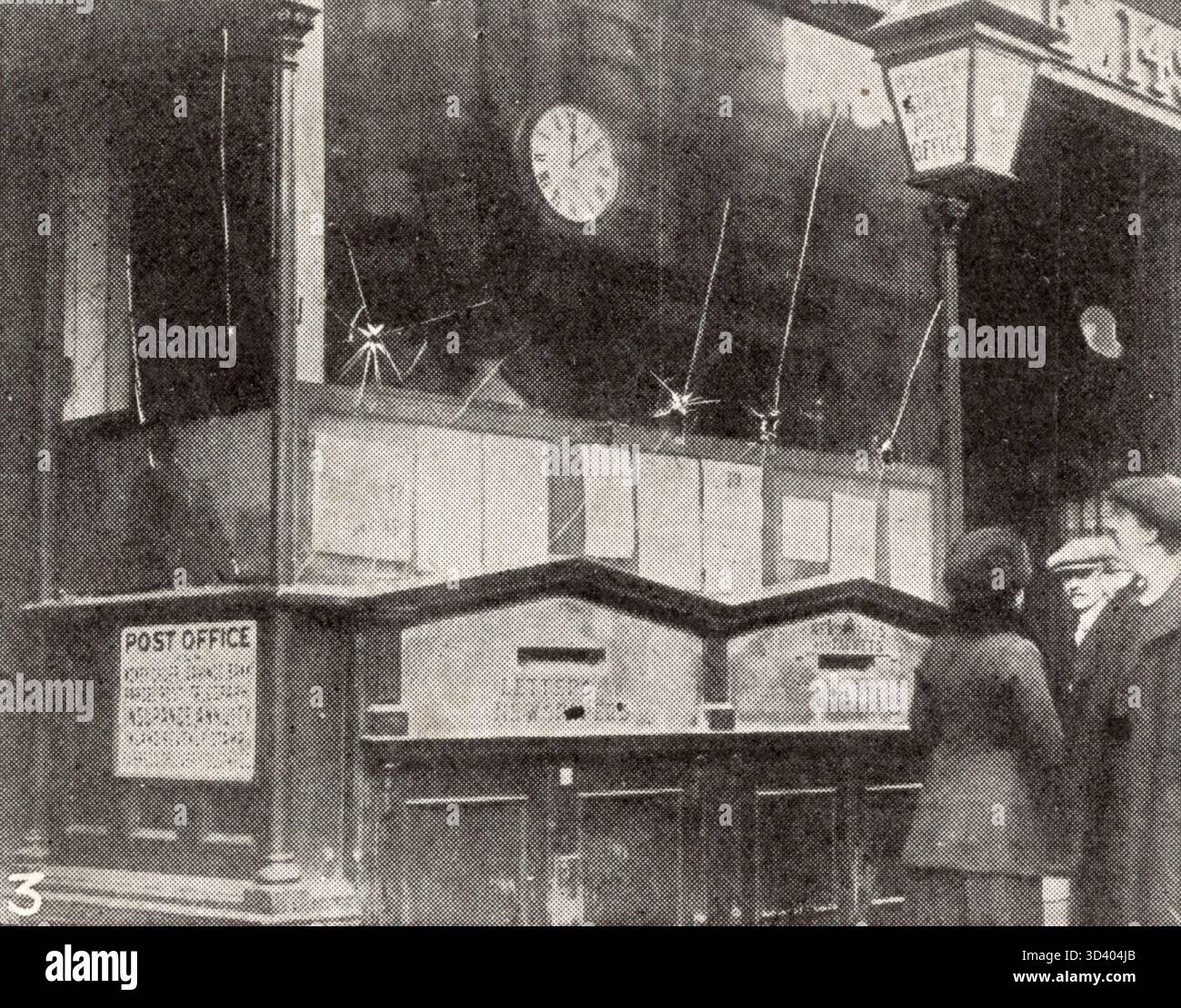 1912 wurden Suffragetten in London gesehen, nachdem sie Fenster des Postamtes in der Regent Street zertrümmert hatten. Ihre Aktionen waren Teil einer umfassenderen Kampagne für das Frauenwahlrecht im Vereinigten Königreich. Stockfoto