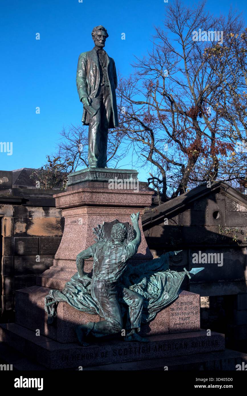 Statue von Abraham Lincoln mit befreiter Sklave auf dem Denkmal, schottisch-amerikanischer Soldaten, die im amerikanischen Bürgerkrieg gekämpft. Stockfoto