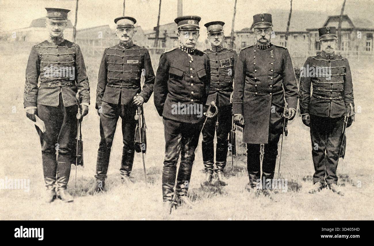 1915 steht General C.J. Snijders, Oberbefehlshaber der niederländischen Armee und Marine, mit seinem Stab in der Frederik Hendrik Kaserne in Venlo während des Ersten Weltkriegs. Stockfoto