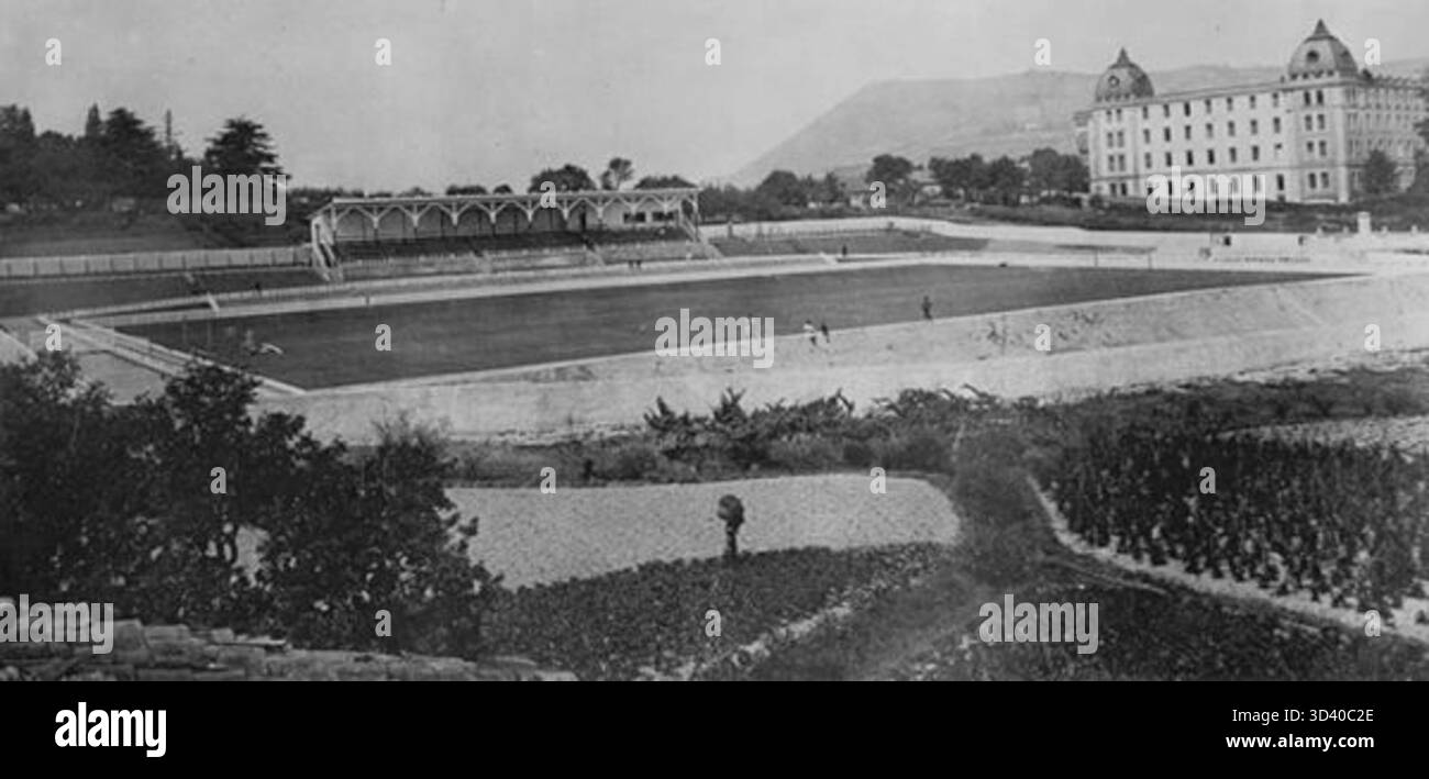 Das San Mamés Fußballstadion in Bilbao, Spanien, wurde 1913 neu errichtet. Dieses Bild zeigt das Feld kurz nach seiner Fertigstellung im August 1913, wo der Athletic Club Bilbao beheimatet war. Stockfoto