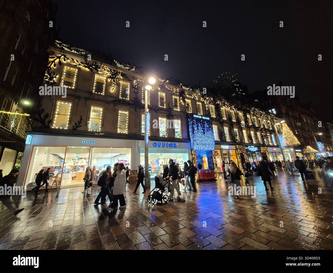 Leute, die in einer Einkaufsstraße laufen - Buchanan Street in Glasgow, Schottland Stockfoto