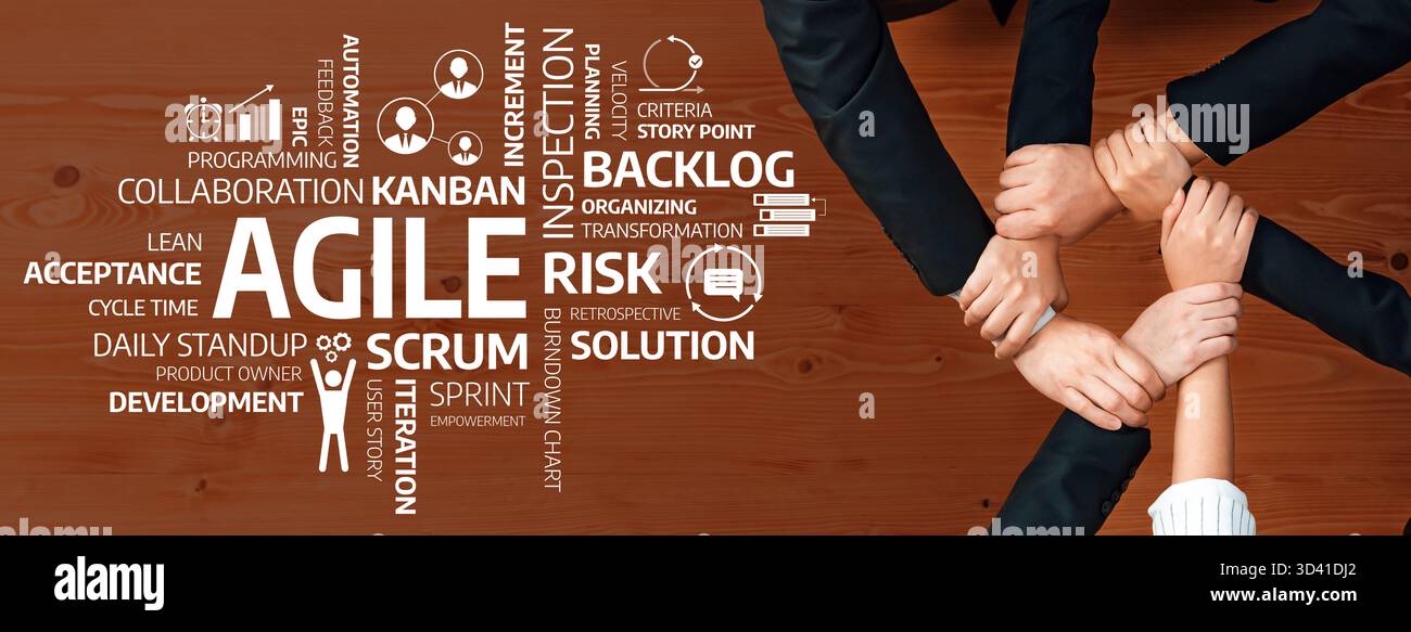 Dieses Bild zeigt das Wesen der agilen Methodik mit dynamischer Zusammenarbeit mit Händen und zeigt wichtige Elemente wie Scrum und Kanban für den Erfolg Stockfoto