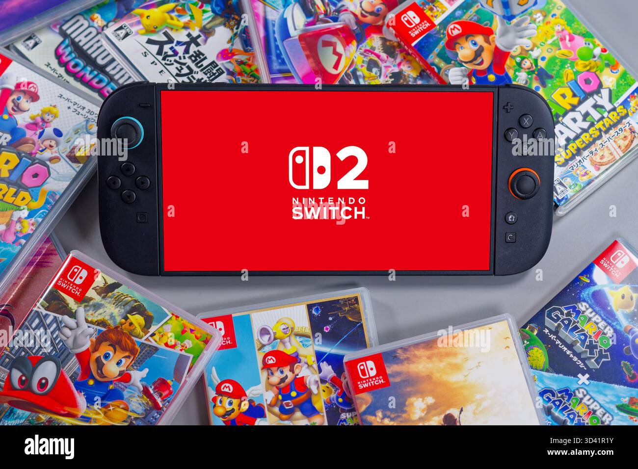 Fukuoka, Japan - 5. november 2025 : Nintendo Switch 2 mit verschiedenen Spielkassetten Stockfoto
