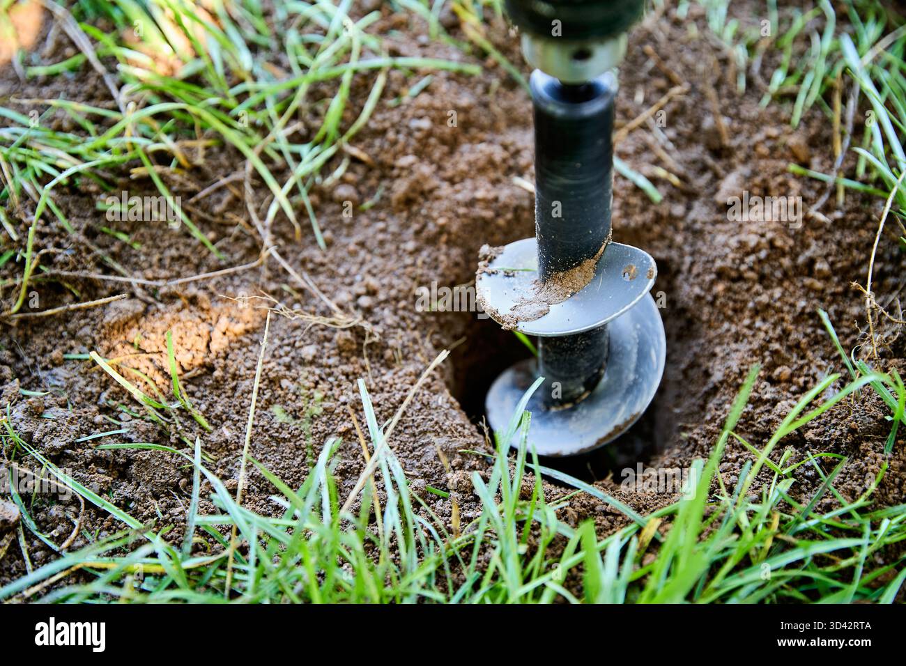 Gartenschneckenbohrer zum Graben von Erdbohrungen für Pflanz- und Bauarbeiten Stockfoto