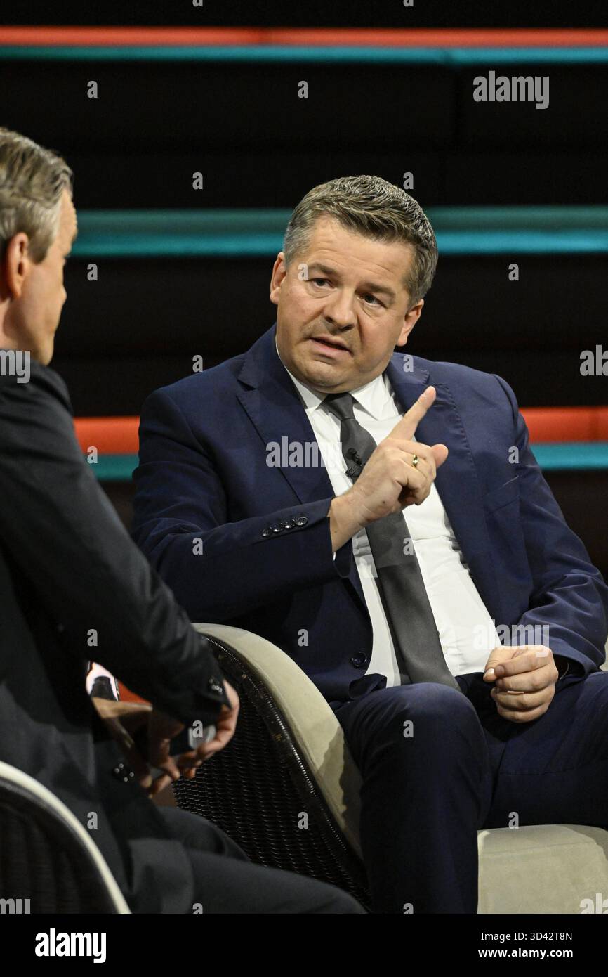 Markus Lanz li. Und Sven Schulze 11/25 ihr Markus Lanz li. mit Sven Schulze am 4. November 2025 in Markus Lanz , ZDF TV Fernsehen Talkshow Talkshow Talkshow Deutschland deutsch deutscher Mann Männer Politiker Politik CDU Sachsen-Anhalt Minister Landesminister Spitzenkandidat Mann Italien Italienisch Italienisch Italienisch-deutscher Moderator Fotografie Fotograf Journalist Journalismus Journalist Autor Autor Moderator Moderator deutsch-italienisch Moderator Fotograf deutscher Politiker hoch halb sitzend sprechend gestikuliert *** Markus Lanz li und Sven Schulze 11 25 ihr Markus Lanz Lanz Stockfoto