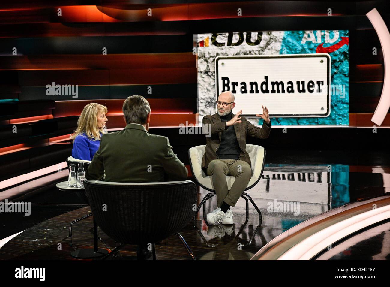 Talkrunde bei Markus Lanz , ZDF 10/25 her Petra Köpping, Markus Lanz und Dr. Peter Tauber v.li. Am 28. Oktober 2025 in Markus Lanz , ZDF TV Fernsehen Talkshow Talkshow Talkshow Deutschland deutsch deutsche Frau deutscher Mann Männer Politiker Politik CDU ex ehemaliger ehemaliger Generalsekretär Politikerin stellvertretende SPD-Vizevorsitzende sächsische Sachsen Sozialministerin Ministerin Landesministerin Brandmauer AfD Mann Italien italienisch italienischer italienisch-deutscher Moderator Fotografie Fotograf Journalistin Journalistin Journalistin Journalistin Journalistin Journalistin Autorin Autor Gastgeber Prese Stockfoto