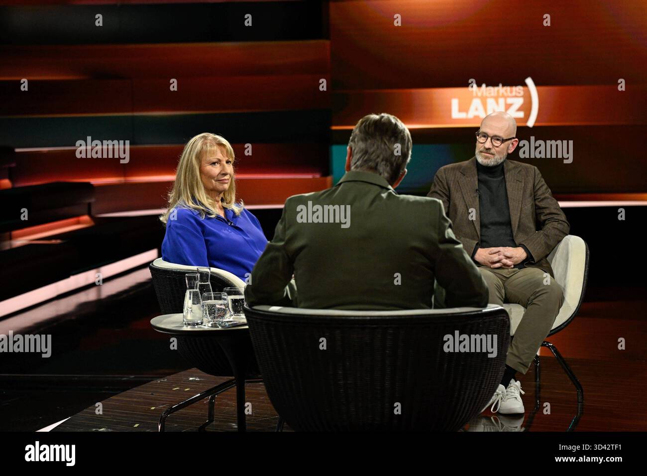 Talkrunde bei Markus Lanz , ZDF 10/25 her Petra Köpping, Markus Lanz und Dr. Peter Tauber v.li. Am 28. Oktober 2025 in Markus Lanz , ZDF TV Fernsehen Talkshow Talkshow Talkshow Deutschland deutsch deutsche Frau deutscher Mann Männer Politiker Politik CDU Ex ehemalige ehemalige Generalsekretär Politikerin stellvertretende SPD-Vizevorsitzende sächsische Sachsen Sozialministerin Ministerin Landesministerin Mann Italien italienisch italienisch-deutscher Moderator Fotografie Fotograf Journalistin Journalistin Journalistin Journalistin Journalistin Autorin Autor Gastgeberin german-ita Stockfoto