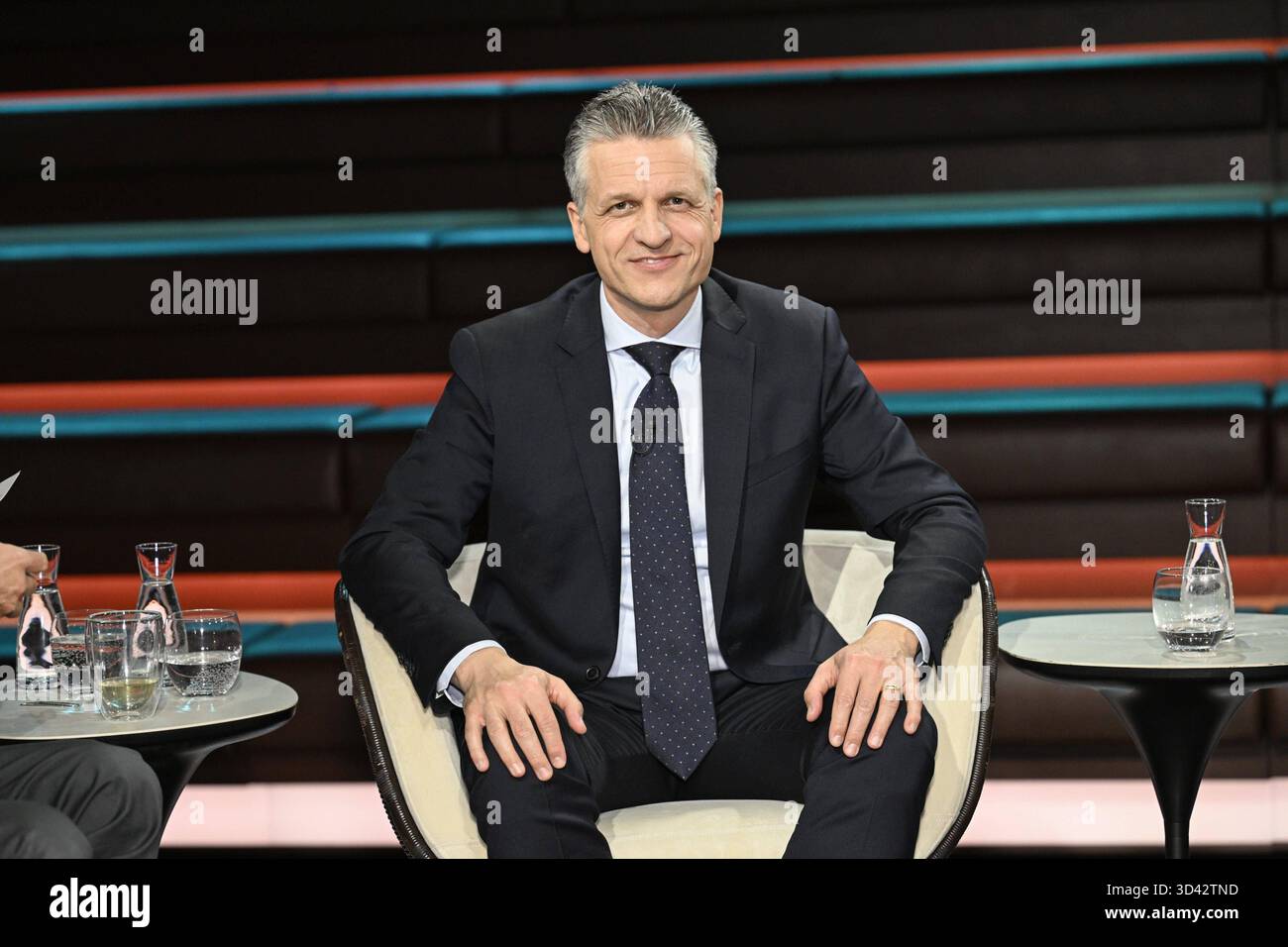 Thorsten frei Politiker 10/25 Ihr Thorsten frei am 29. Oktober 2025 in Markus Lanz , ZDF Aufzeichnung vom 28. Oktober 2025 TV Fernsehen Talkshow Talkshow Deutschland deutsch deutscher Mann Politik CDU Kanzleramtsminister Politiker german quer halb sitzend lächelnd *** Thorsten frei Politiker 10 25 ihr Thorsten frei am 29. Oktober 2025 in Markus Lanz , ZDF Aufnahme vom 28. Oktober 2025 TV TV-Talkshow Talkshow Germany German German man Politics CDU Kanzleramtsminister Politiker German Cross Halb Sitting Lächeln Stockfoto