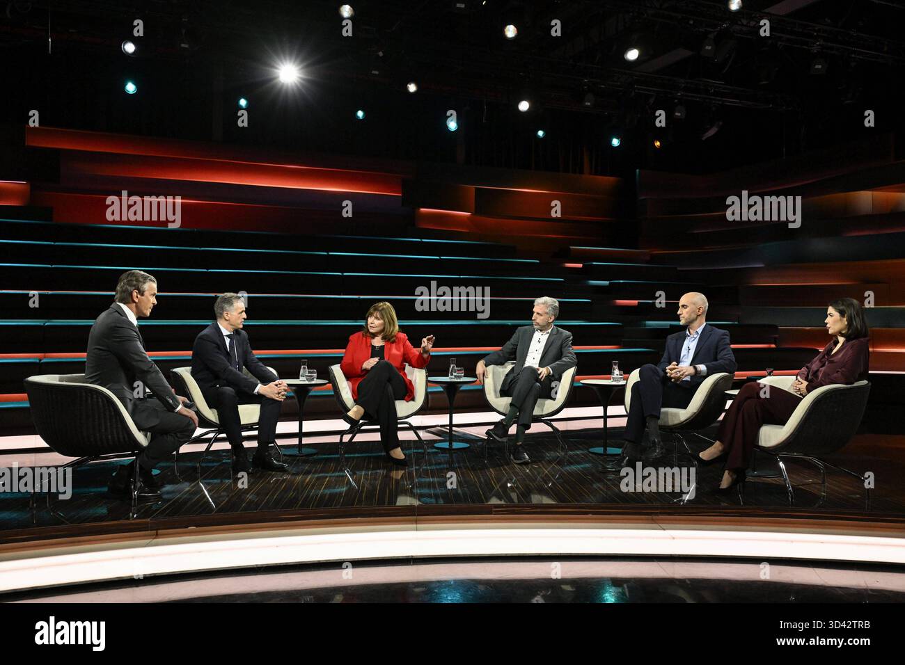 Talkrunde bei Markus Lanz , ZDF 10/25 her Markus Lanz, Thorsten frei, Jutta Steinruck, Boris Palmer, Belit Onay und Karina Mößbauer v.li. Am 29. Oktober 2025 in Markus Lanz , ZDF Aufzeichnung vom 28. Oktober 2025 TV Fernsehen Talkshow Talk Show Deutschland deutsch deutsche Frau deutscher Mann Männer Politiker Politik CDU Kanzleramtsminister Politikerin Oberbürgermeisterin Ludwigshafen parteilos parteilose parteilose parteiloser Oberbürgermeister ob Tübingen Hannover Grüner Bündnis 90 Journalistin Korrespondentin Chefkorrespondentin der Pionier Mann Italien italienisch italienisch-deut Stockfoto