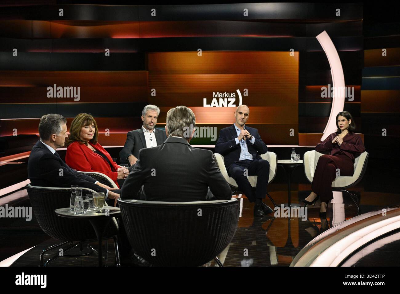 Talkrunde bei Markus Lanz , ZDF 10/25 her Thorsten frei, Jutta Steinruck, Boris Palmer, Markus Lanz, Belit Onay und Karina Mößbauer v.li. Am 29. Oktober 2025 in Markus Lanz , ZDF Aufzeichnung vom 28. Oktober 2025 TV Fernsehen Talkshow Talk Show Deutschland deutsch deutsche Frau deutscher Mann Männer Politiker Politik CDU Kanzleramtsminister Politikerin Oberbürgermeisterin Ludwigshafen parteilos parteilose parteilose parteiloser Oberbürgermeister ob Tübingen Hannover Grüner Bündnis 90 Journalistin Korrespondentin Chefkorrespondentin der Pionier Mann Italien italienisch italienisch-deut Stockfoto