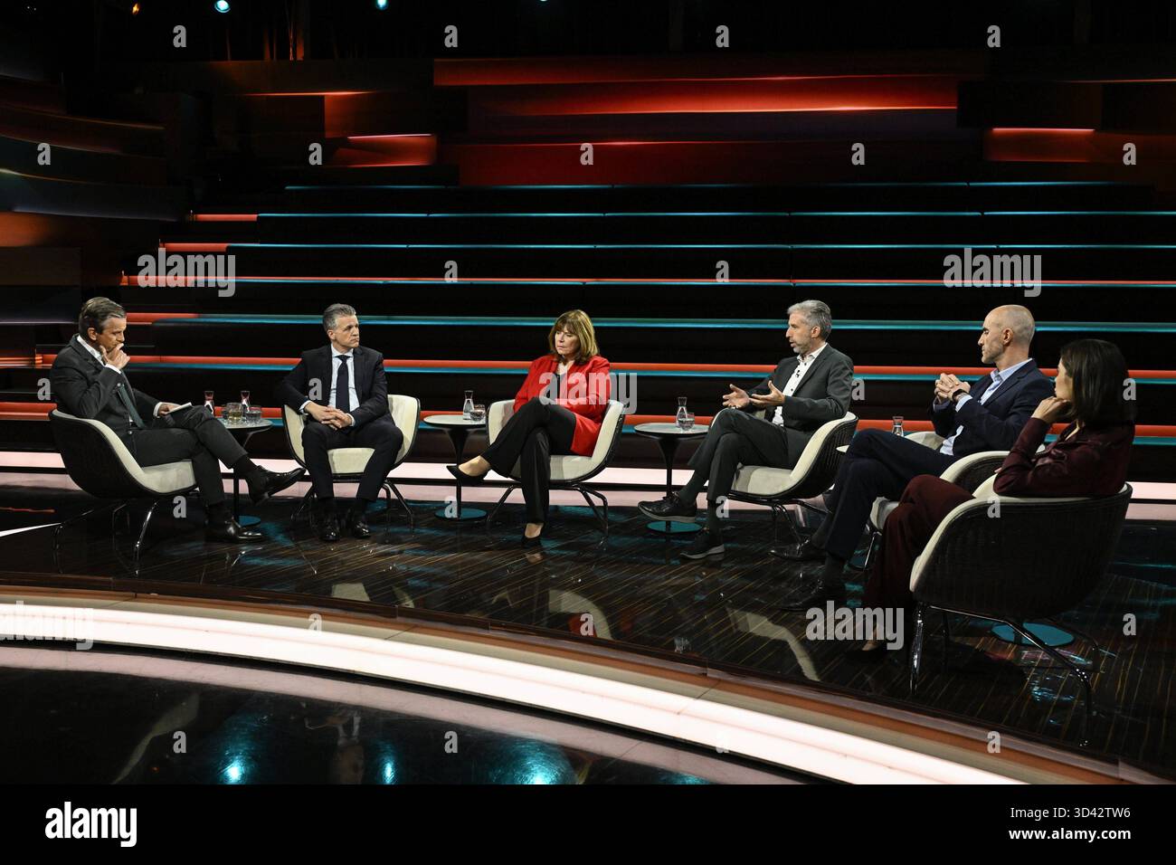 Talkrunde bei Markus Lanz , ZDF 10/25 her Markus Lanz, Thorsten frei, Jutta Steinruck, Boris Palmer, Belit Onay und Karina Mößbauer v.li. Am 29. Oktober 2025 in Markus Lanz , ZDF Aufzeichnung vom 28. Oktober 2025 TV Fernsehen Talkshow Talk Show Deutschland deutsch deutsche Frau deutscher Mann Männer Politiker Politik CDU Kanzleramtsminister Politikerin Oberbürgermeisterin Ludwigshafen parteilos parteilose parteilose parteiloser Oberbürgermeister ob Tübingen Hannover Grüner Bündnis 90 Journalistin Korrespondentin Chefkorrespondentin der Pionier Mann Italien italienisch italienisch-deut Stockfoto