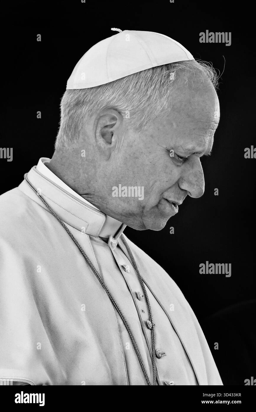 November 2025. Vatikanstadt - PAPST LEO XIV. Während der Jubiläumsaudienz auf dem Petersplatz im Vatikan. © EvandroInetti Via ZUMA Wire (Foto: © Evandro Inetti/ZUMA Press Wire) NUR REDAKTIONELLE VERWENDUNG! Nicht für kommerzielle ZWECKE! Stockfoto