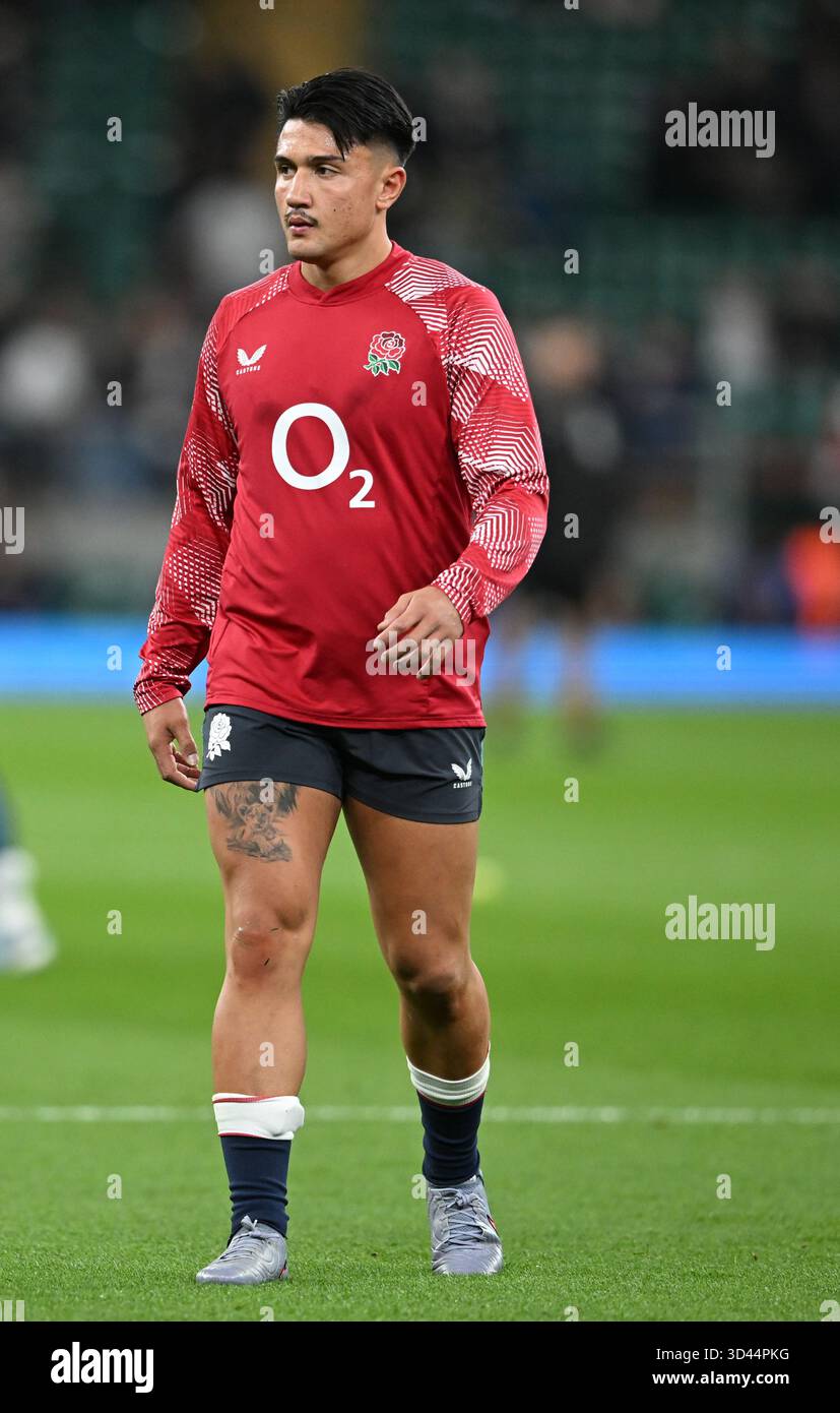 Twickenham, London, Großbritannien. November 2025. Quilter Nations Series Rugby, England gegen Fidschi; Marcus Smith of England Credit: Action Plus Sports/Alamy Live News Stockfoto