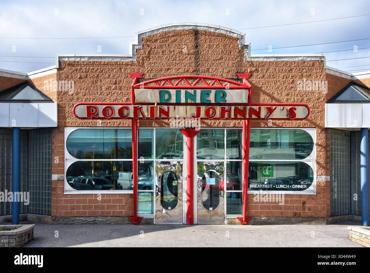 Ottawa, Kanada - 6. November 2025: Rockin' Johnny's 1950er-Jahre-Diner in Ottawa auf der Suche nach einem neuen Ort mit der Schließung der Westgate Shopping CE Stockfoto
