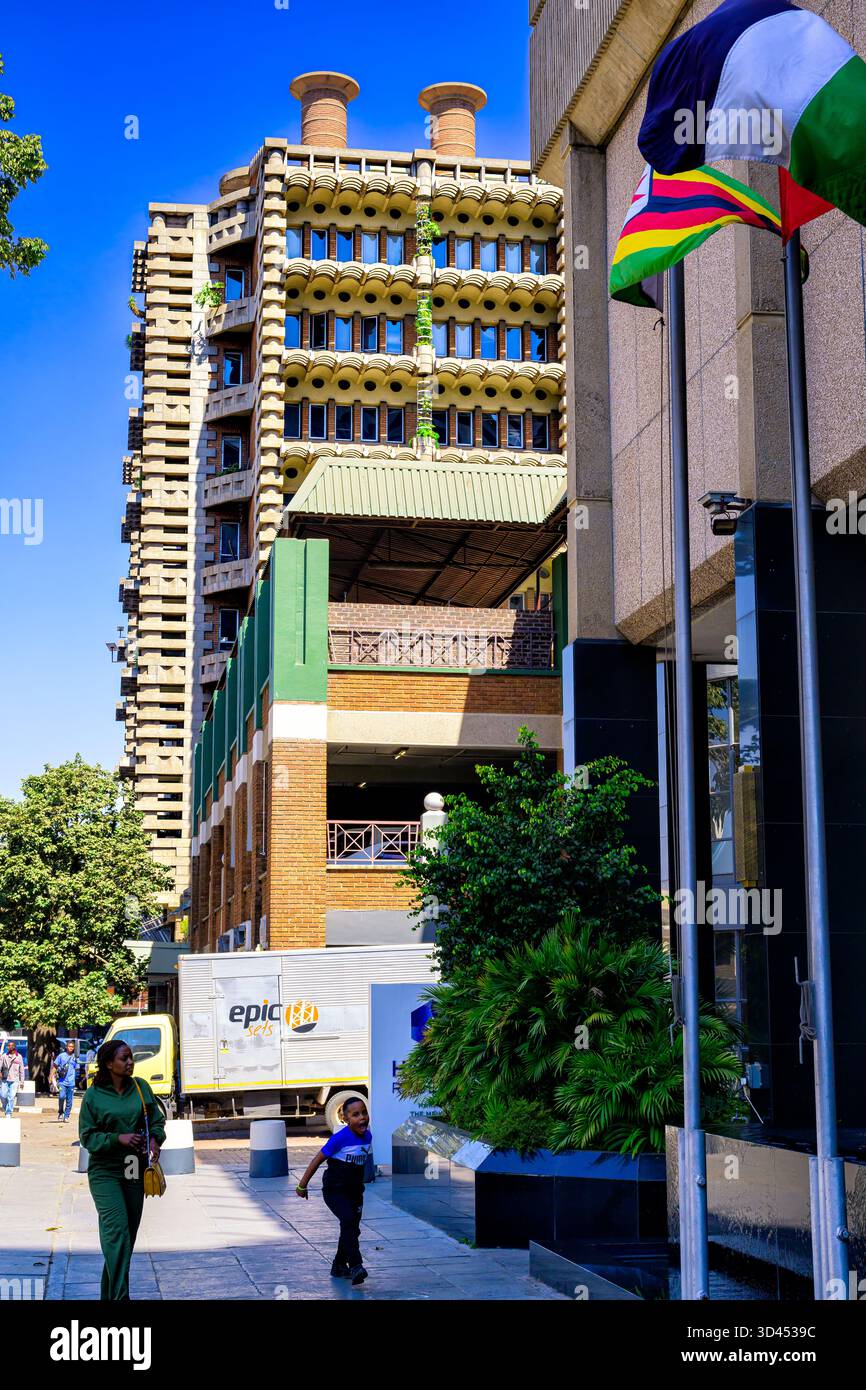 Das Eastgate Center in Harare war das erste Einkaufszentrum der Welt, das ein natürliches Kühlsystem einsetzte Stockfoto