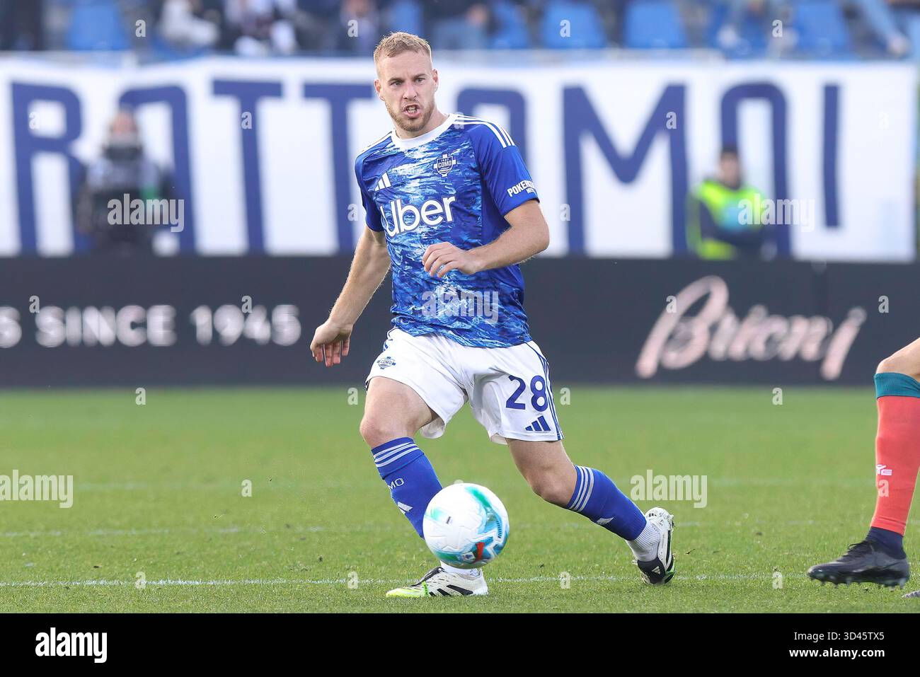 Como, Italien. November 2025. Italien, Como, 2025 11 08: Ivan Smolcic (Como) hat in der zweiten Halbzeit beim Fußballspiel Como 1907 gegen Cagliari Calcio, Serie A Enilive 2025-2026 Tag 11 im Sinigaglia StadiumItalien, Como, 2025 11 08: Como 1907 gegen Cagliari Calcio, Serie A EniLive 2025/2026 Tag 11 im Sinigaglia Stadion. (Foto: Fabrizio Andrea Bertani/Pacific Press) Credit: Pacific Press Media Production Corp./Alamy Live News Stockfoto