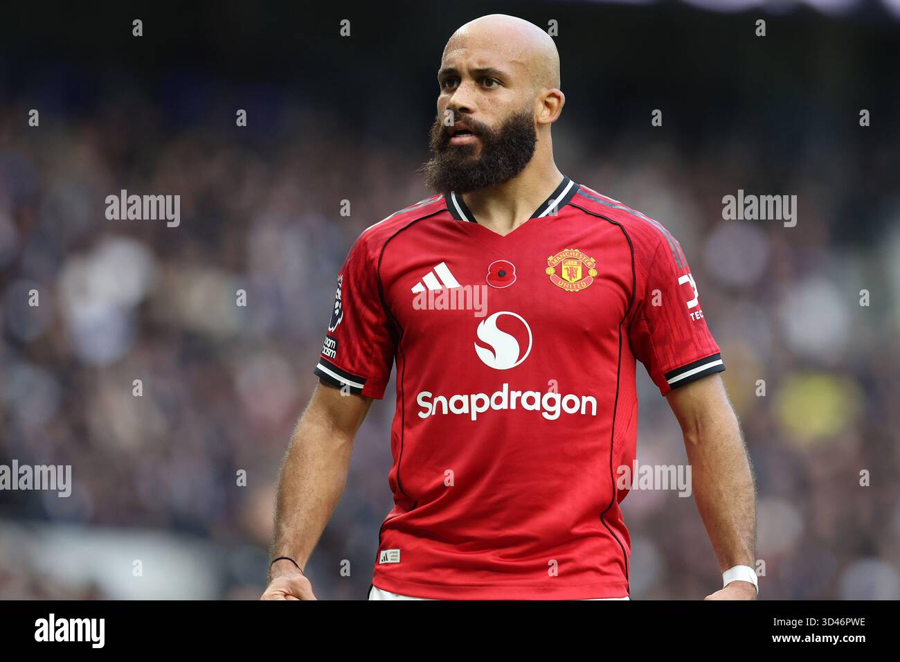 London, Großbritannien. November 2025. Bryan Mbeumo von Manchester United sieht sich an. Premier League-Spiel Tottenham Hotspur gegen Manchester United am Samstag, den 8. November 2025, im Tottenham Hotspur Stadium in London. Dieses Bild darf nur für redaktionelle Zwecke verwendet werden. Nur redaktionelles Bild von Andrew Orchard/Alamy Live News Stockfoto