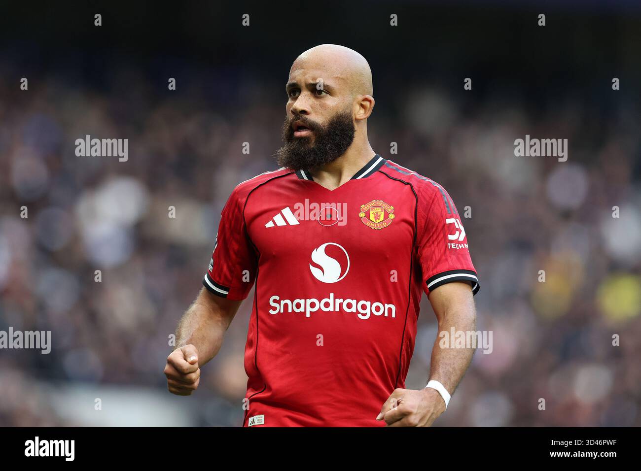 London, Großbritannien. November 2025. Bryan Mbeumo von Manchester United sieht sich an. Premier League-Spiel Tottenham Hotspur gegen Manchester United am Samstag, den 8. November 2025, im Tottenham Hotspur Stadium in London. Dieses Bild darf nur für redaktionelle Zwecke verwendet werden. Nur redaktionelles Bild von Andrew Orchard/Alamy Live News Stockfoto