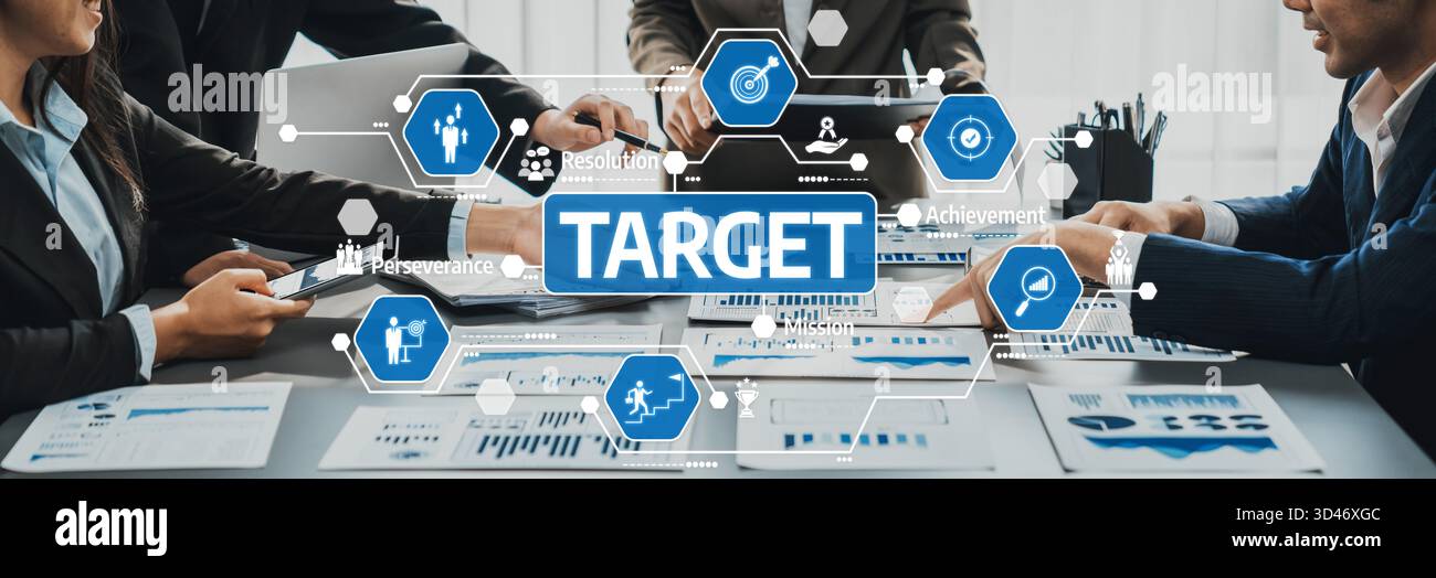 Eine dynamische Szene, in der Hände nach gemeinsamen Zielen greifen. Elemente der Technologie und Strategie heben Teamarbeit und Leistung in einem Profi hervor Stockfoto