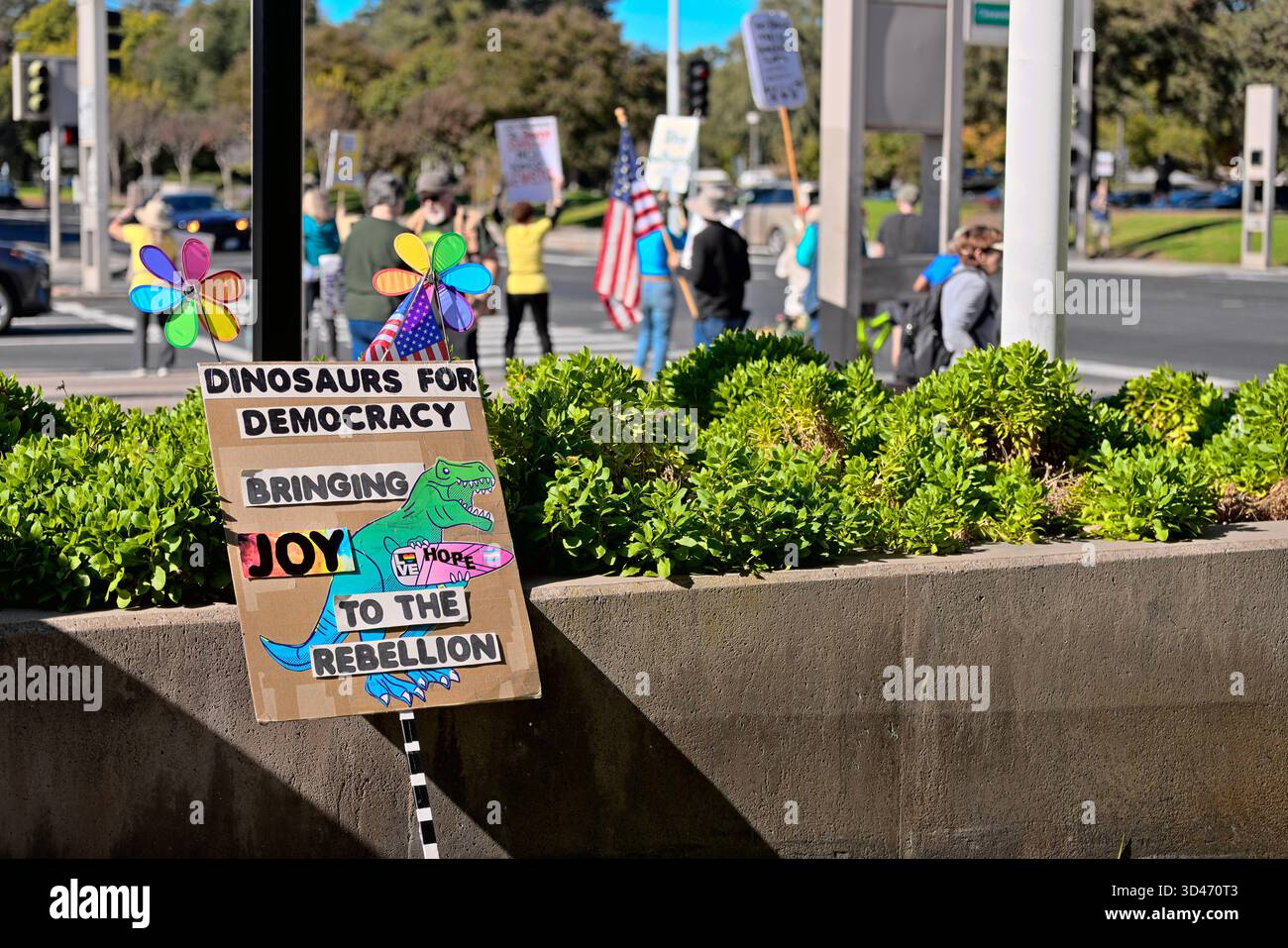 Pleasant Hill, CA, USA, 8. November 2025, Rallye, märz, Honk and Wave Event unterstützt Veteranenrechte und „Food for the People, Not Gatsby Parties!“. Stockfoto