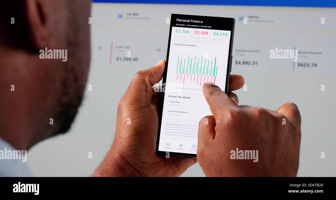 Smart Budget App Für Telefon: Man Plant Persönliche Finanzen Stockfoto